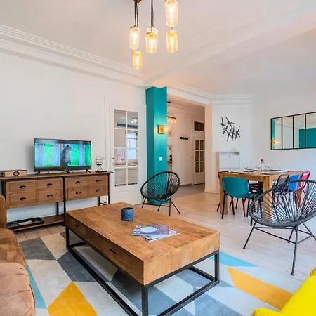 Daire Beautiful With Balcony 4 Bedrooms! *