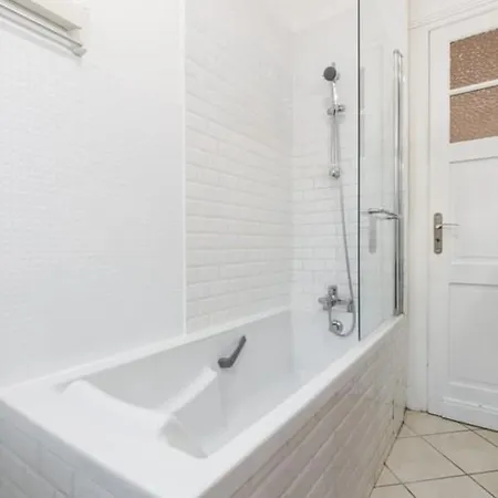 Beautiful With Balcony 4 Bedrooms! Daire