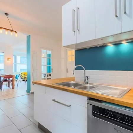 Beautiful With Balcony 4 Bedrooms! Daire *