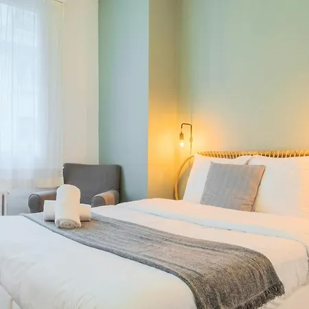 Daire Beautiful With Balcony 4 Bedrooms!