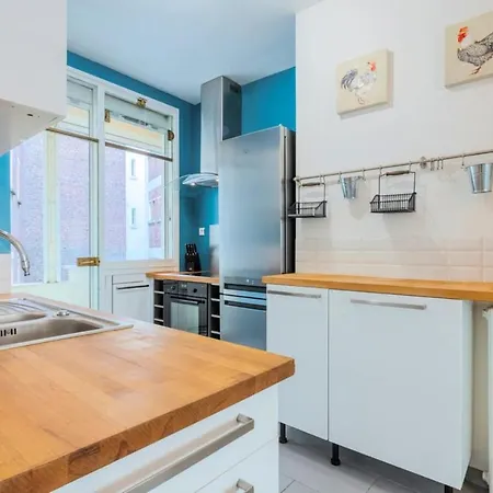 Daire Beautiful With Balcony 4 Bedrooms! *