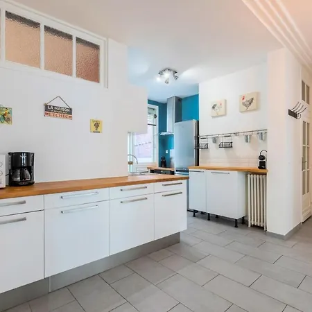 Daire Beautiful With Balcony 4 Bedrooms!