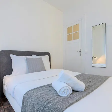 Daire Beautiful With Balcony 4 Bedrooms!